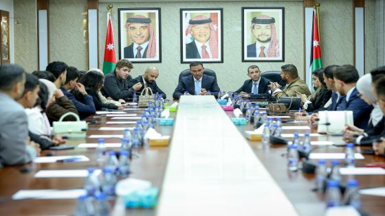 عزم النيابية تلتقي طلبة كرامة